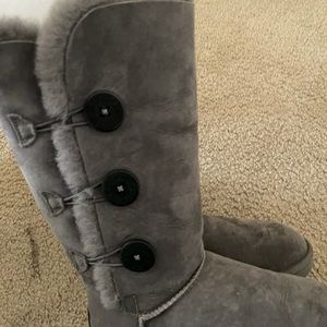 Gray uggs worn only two times